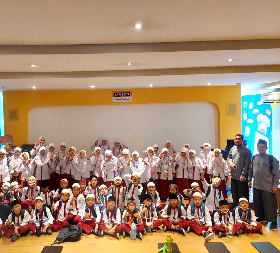 Dari Tepung Hingga Jadi Roti: Pengalaman Field Trip Kelas 2 ke Pabrik Sari Roti